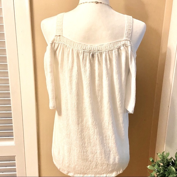 Cable & Gauge Cold Shoulder Knit Blouse - Picture 2 of 4